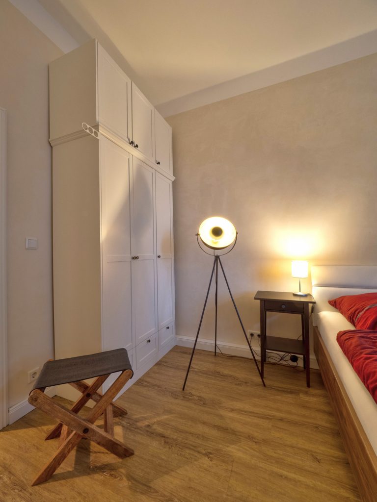 Schlafraum mit Kleiderschrank